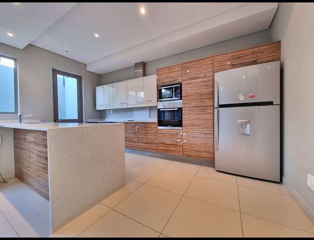 3 BEDROOM DUPLEX TO LET IN OAKLANDS